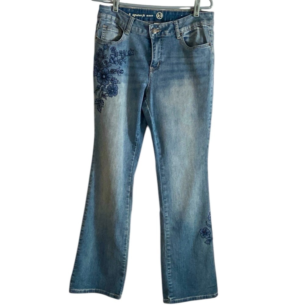 W62 Women’s Floral Embroidered Boot Cut Denim Jeans Size 8 Cotton Blend